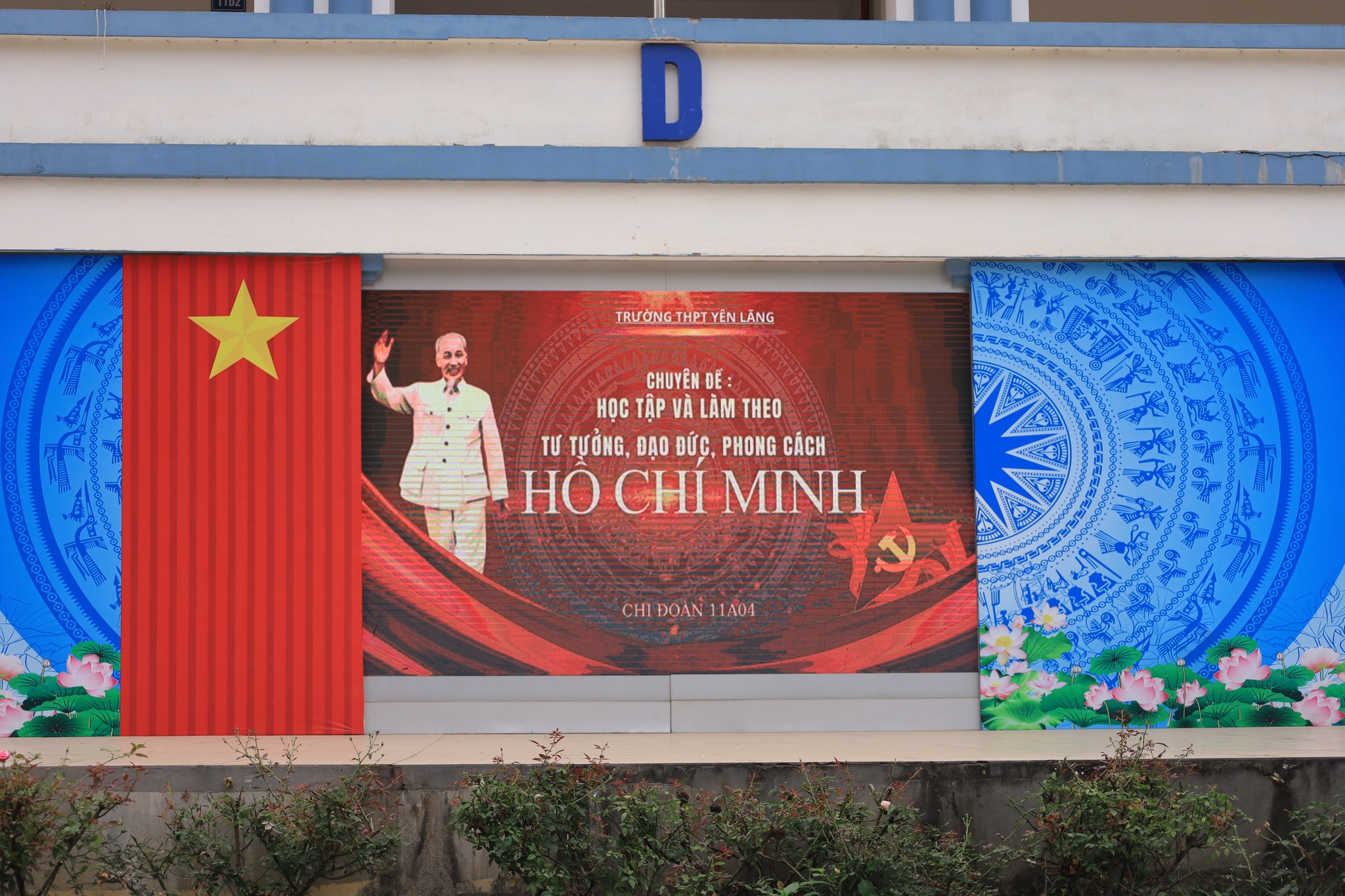 Chuyên đề sinh hoạt dưới cờ “Học tập và làm theo tư tưởng, đạo đức, phong cách Hồ Chí Minh”- Chi đoàn 11A04