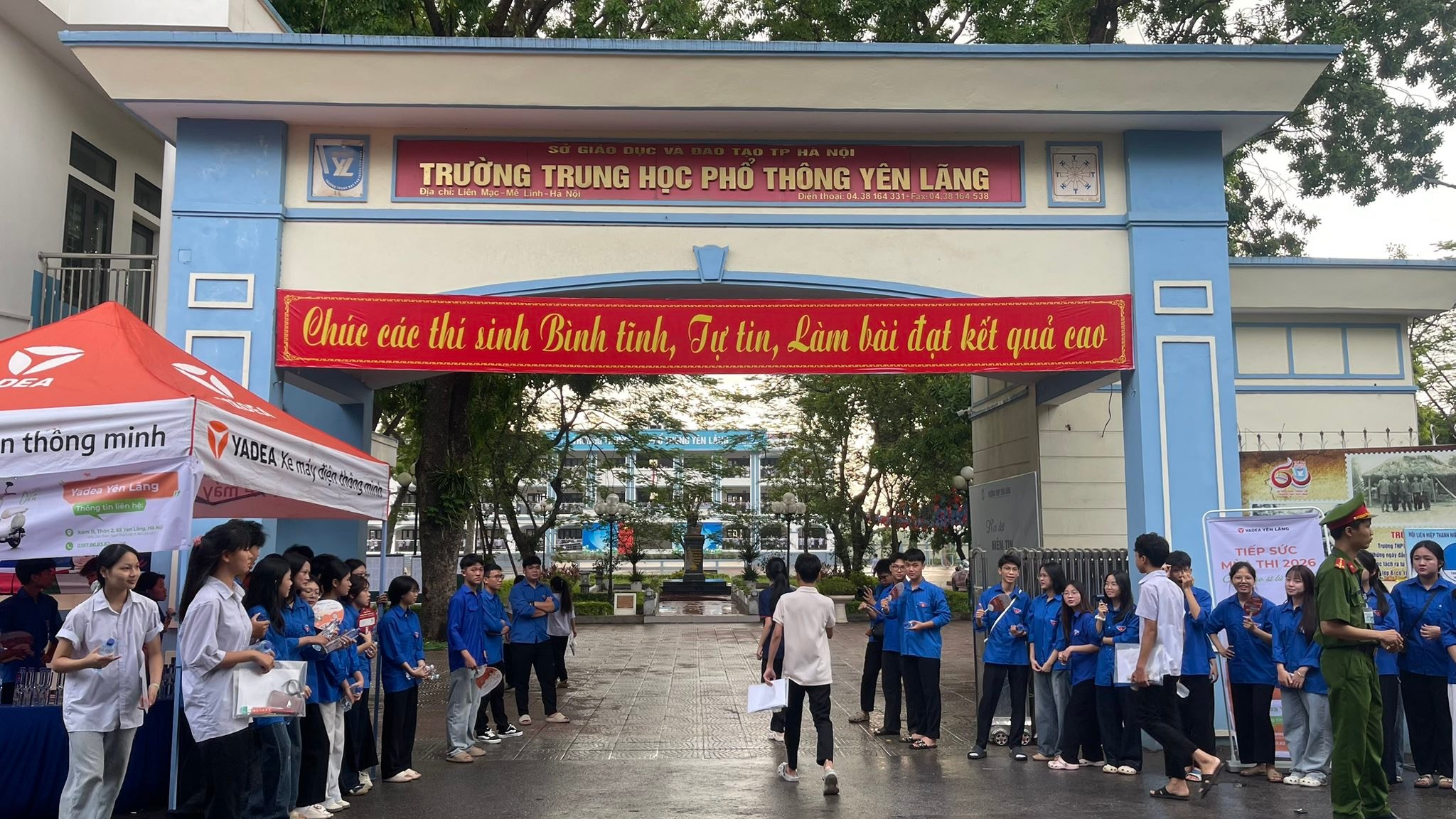 Đội hình "Hoa phượng đỏ" của Đoàn trường ra quân hỗ trợ tiếp sức kỳ thi tuyển sinh lớp 10 năm 2026