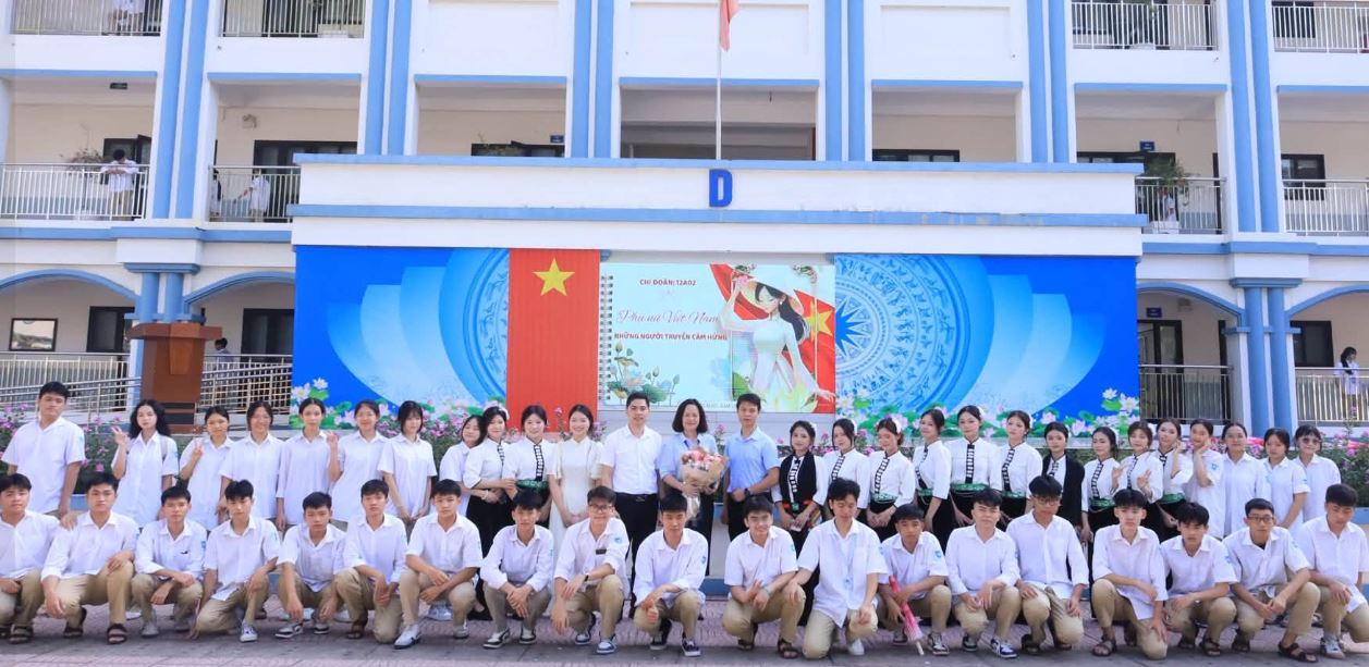Chuyên đề ngoại khóa 12A02: "PHỤ NỮ VIỆT NAM - NHỮNG NGƯỜI TRUYỀN CẢM HỨNG"