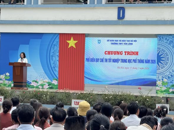 Nhà trường tổ chức phổ biến quy chế thi tốt nghiệp THPT năm 2026 tới hơn 400 phụ huynh có con chuẩn bị thi TNTHPT.