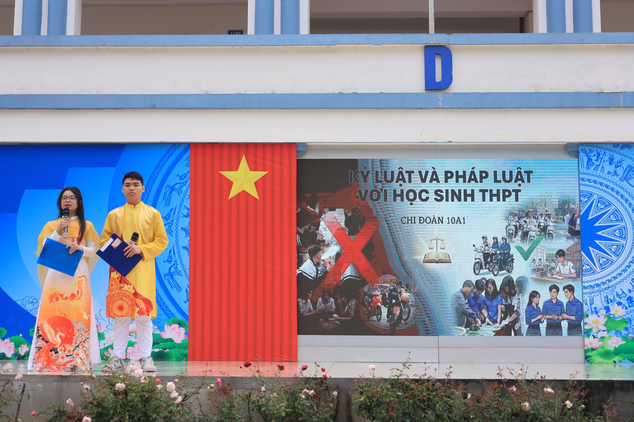 Sinh hoạt dưới cờ chuyên đề "Ý THỨC KỶ LUẬT VÀ PHÁP LUẬT VỚI HỌC SINH THPT" - Chi đoàn 10A1